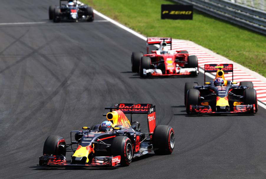 Le Red Bull: Daniel Ricciardo davanti a Max Verstappen. Getty